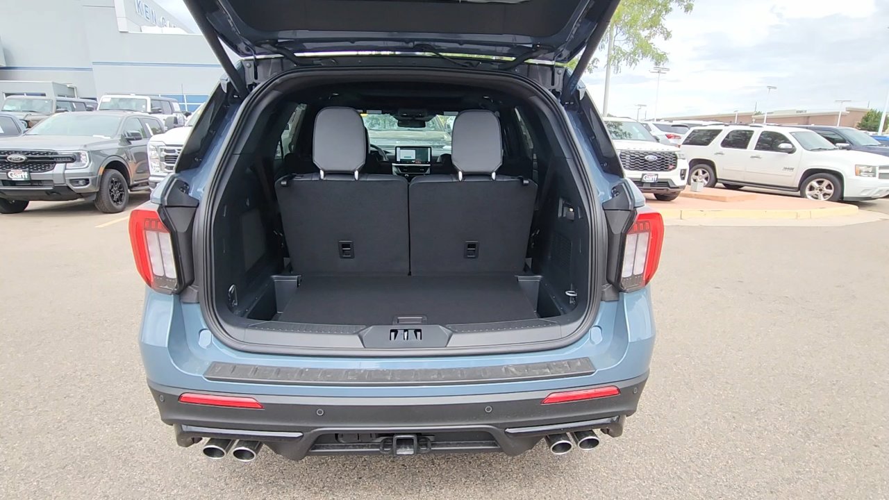 2025 Ford Explorer ST photo 24