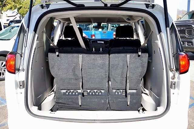 Used 2022 White Chrysler LX image 12