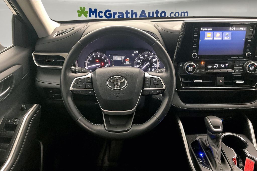 2022 Toyota Highlander XLE photo 5