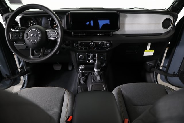 2025 Jeep Gladiator photo 23