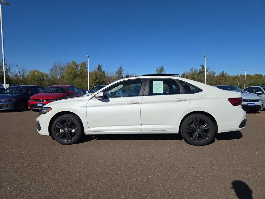 2023 Volkswagen Jetta SE photo 2