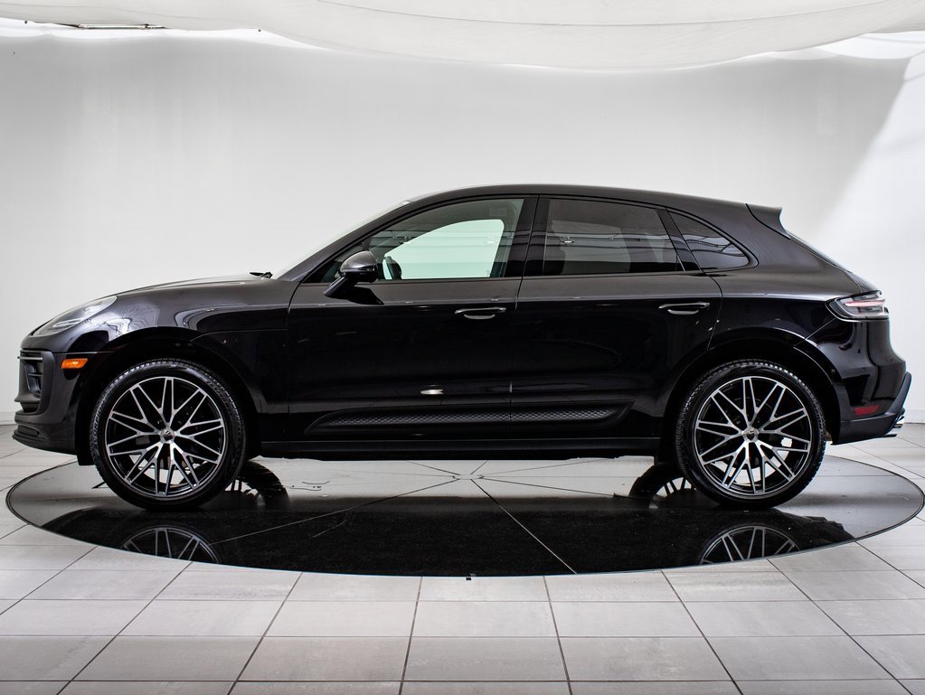 2024 Porsche Macan T photo 2