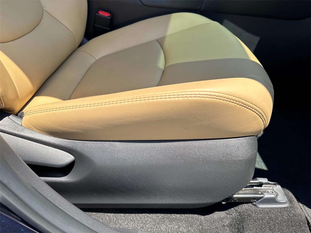 2024 Toyota RAV4 Hybrid XLE Premium photo 6