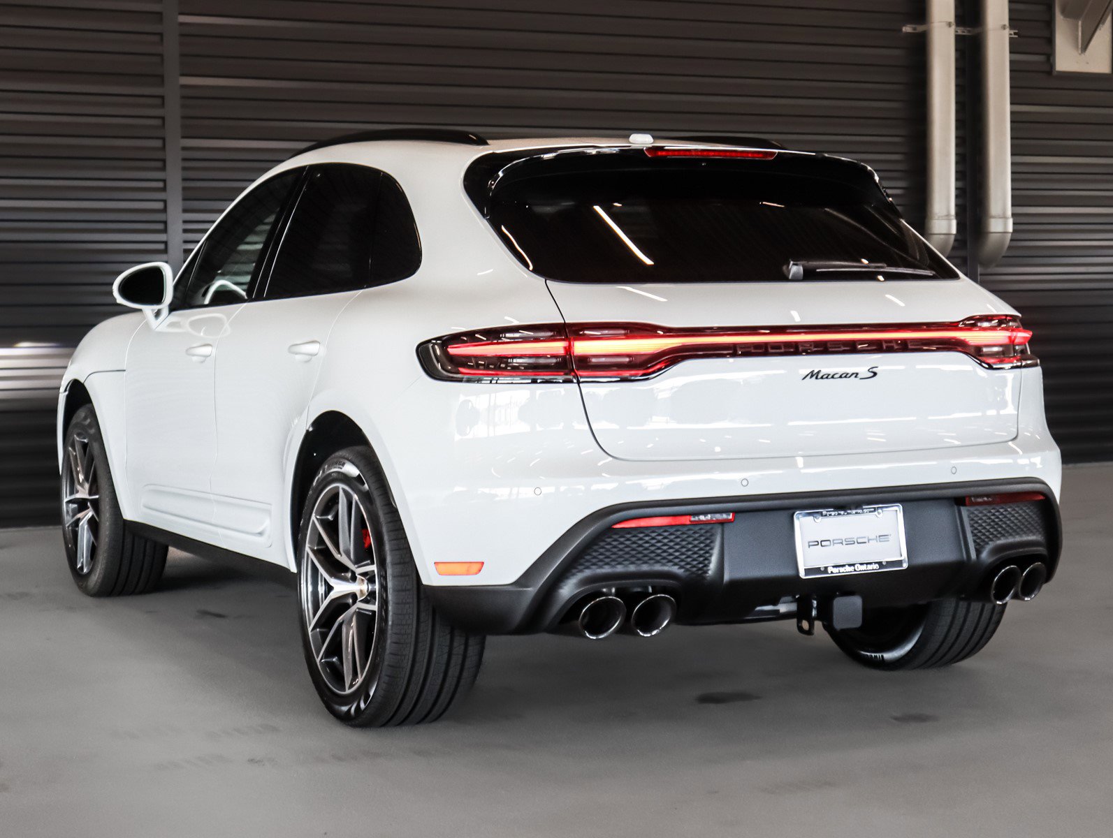 2025 Porsche Macan S photo 3