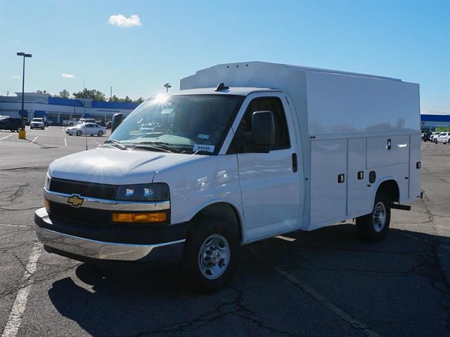 2025 Chevrolet Express Cutaway Base's photo