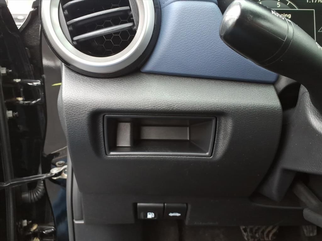 2023 NISSAN VERSA - Image 19