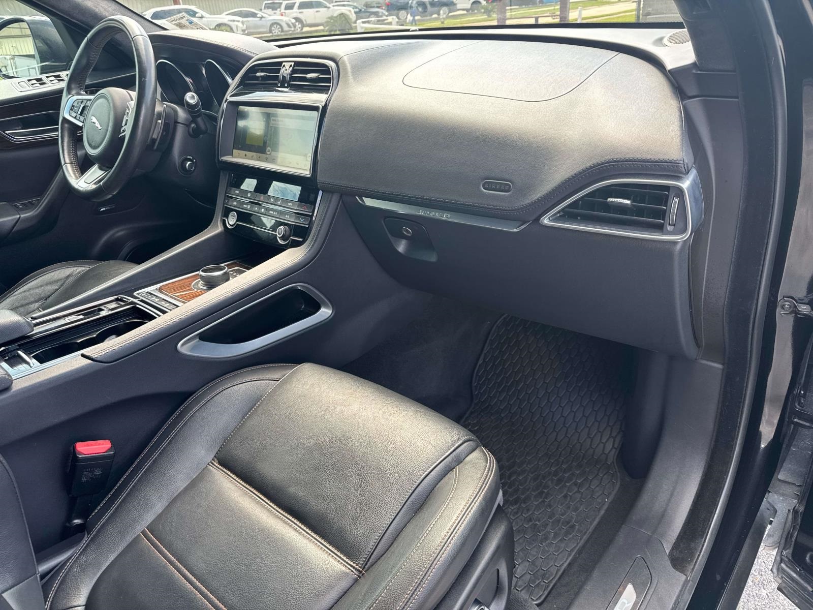 2020 Jaguar F-PACE Prestige photo 12