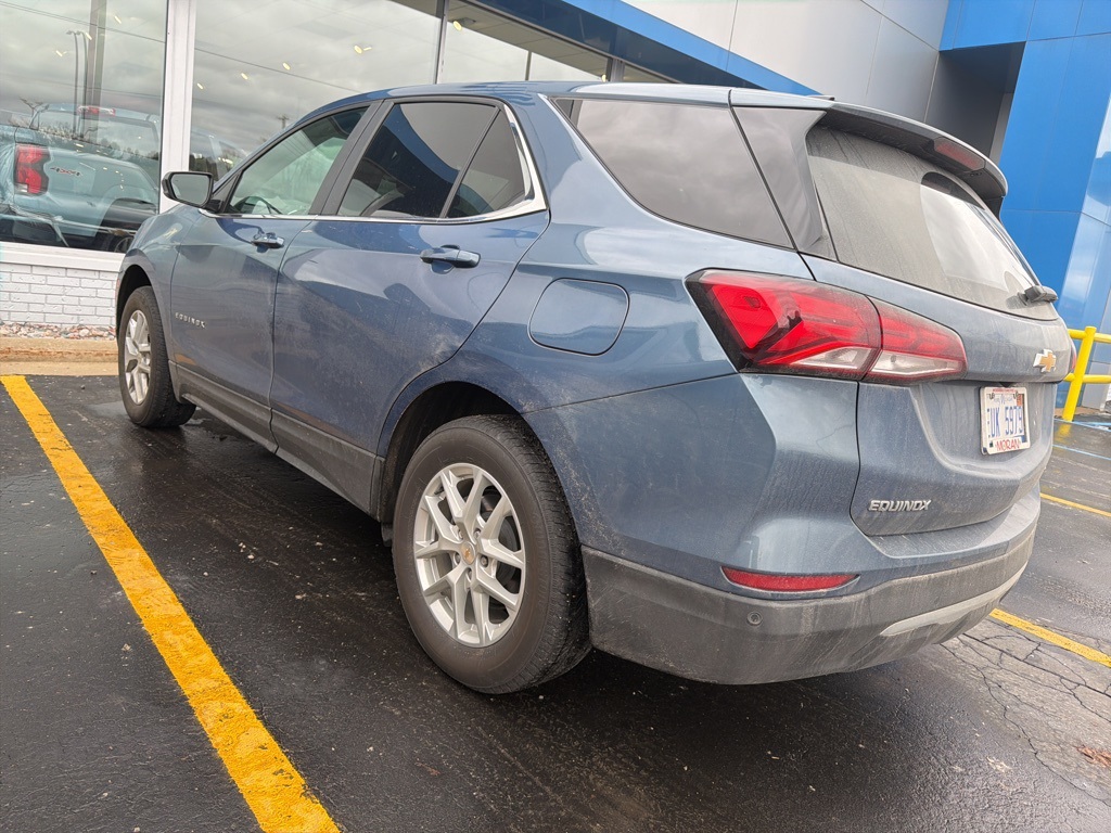 2024 Chevrolet Equinox LT photo 2