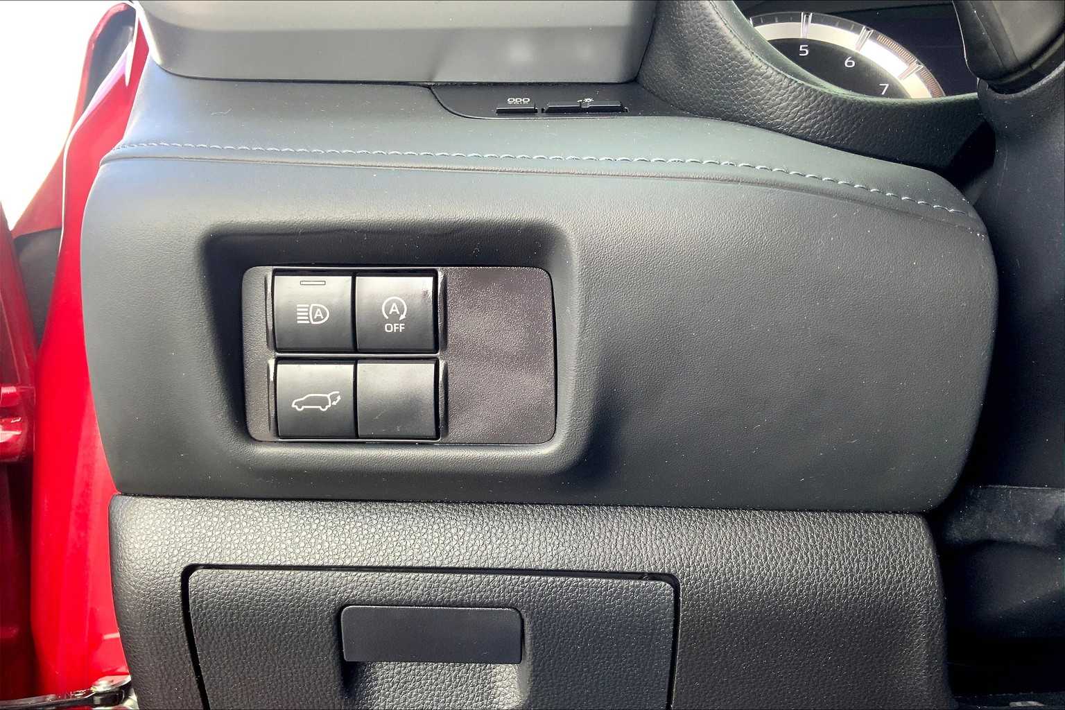 2024 Toyota Highlander LE photo 30