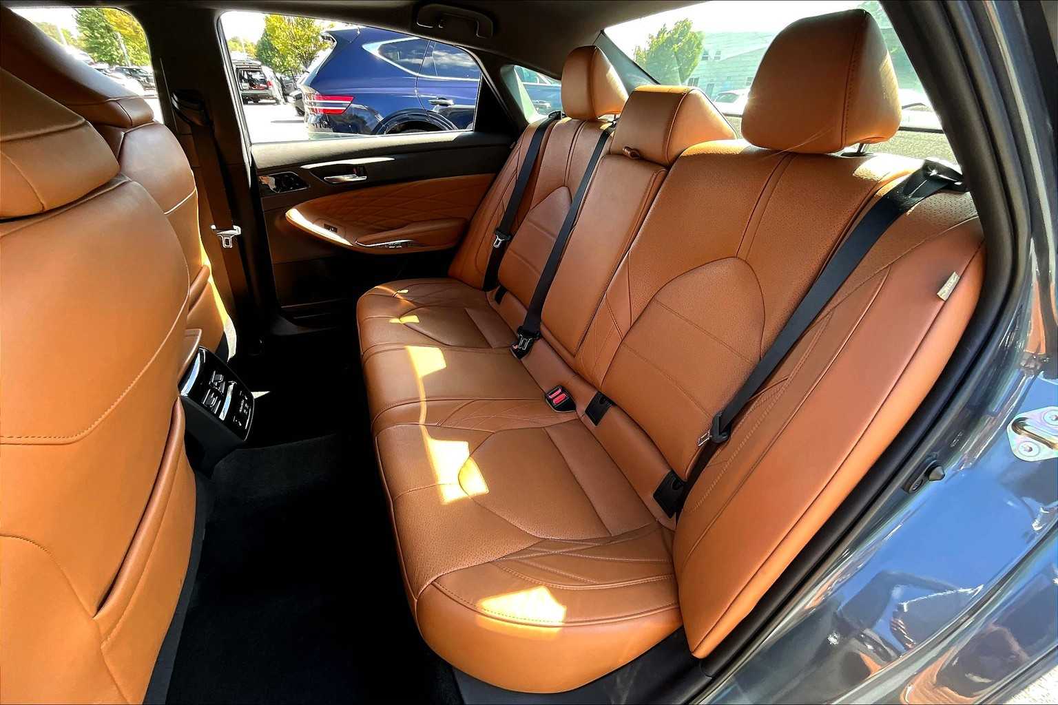 2020 Toyota Avalon Limited photo 17