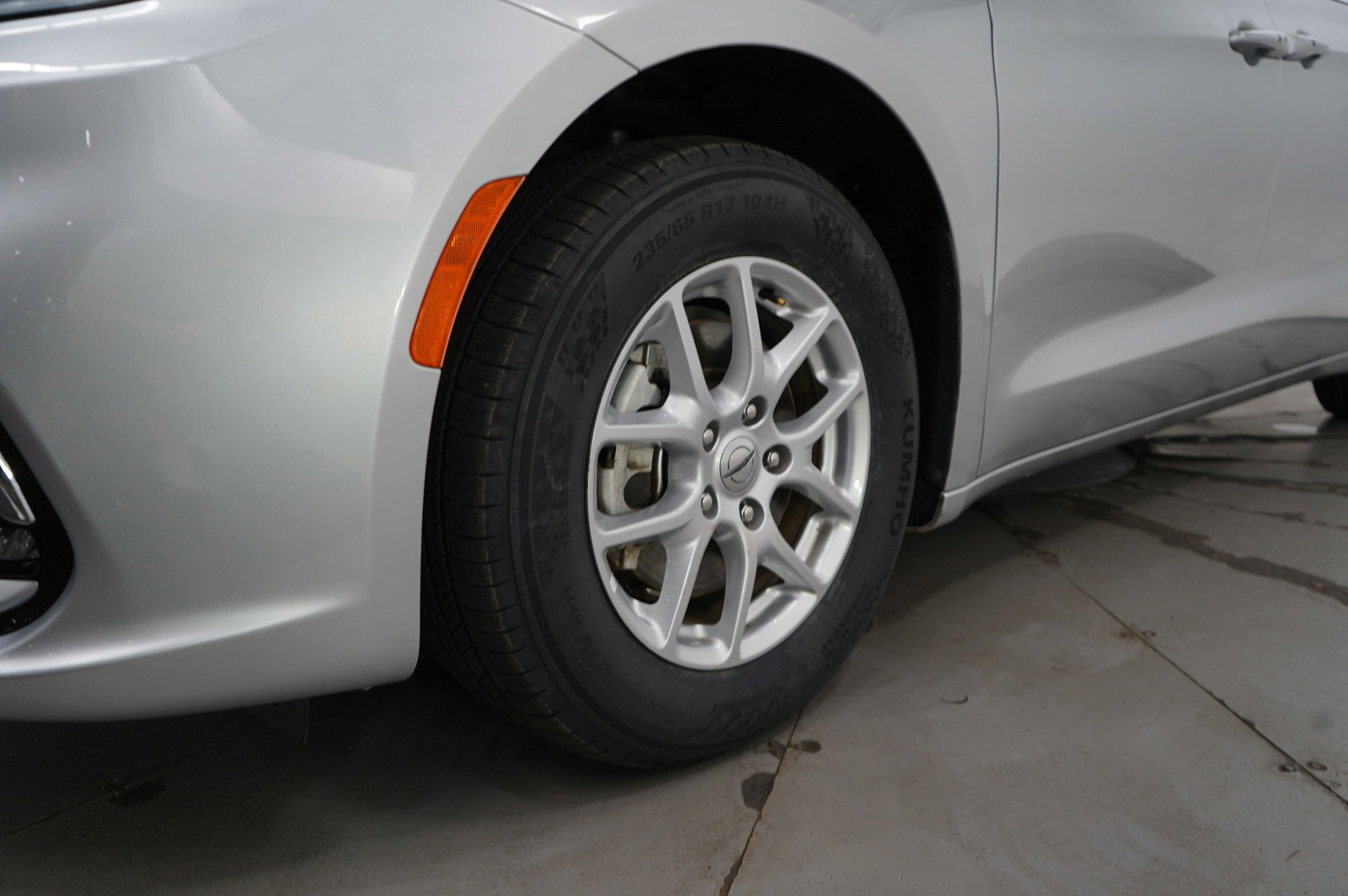2023 Chrysler Pacifica Touring L photo 25
