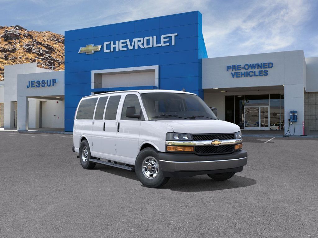 2026 Chevrolet Express Passenger LT's photo