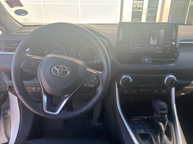 2022 Toyota RAV4 XLE photo 2