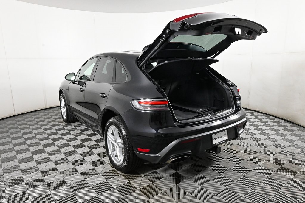 2025 Porsche Macan T photo 29