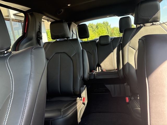 2025 Chrysler Pacifica photo 16