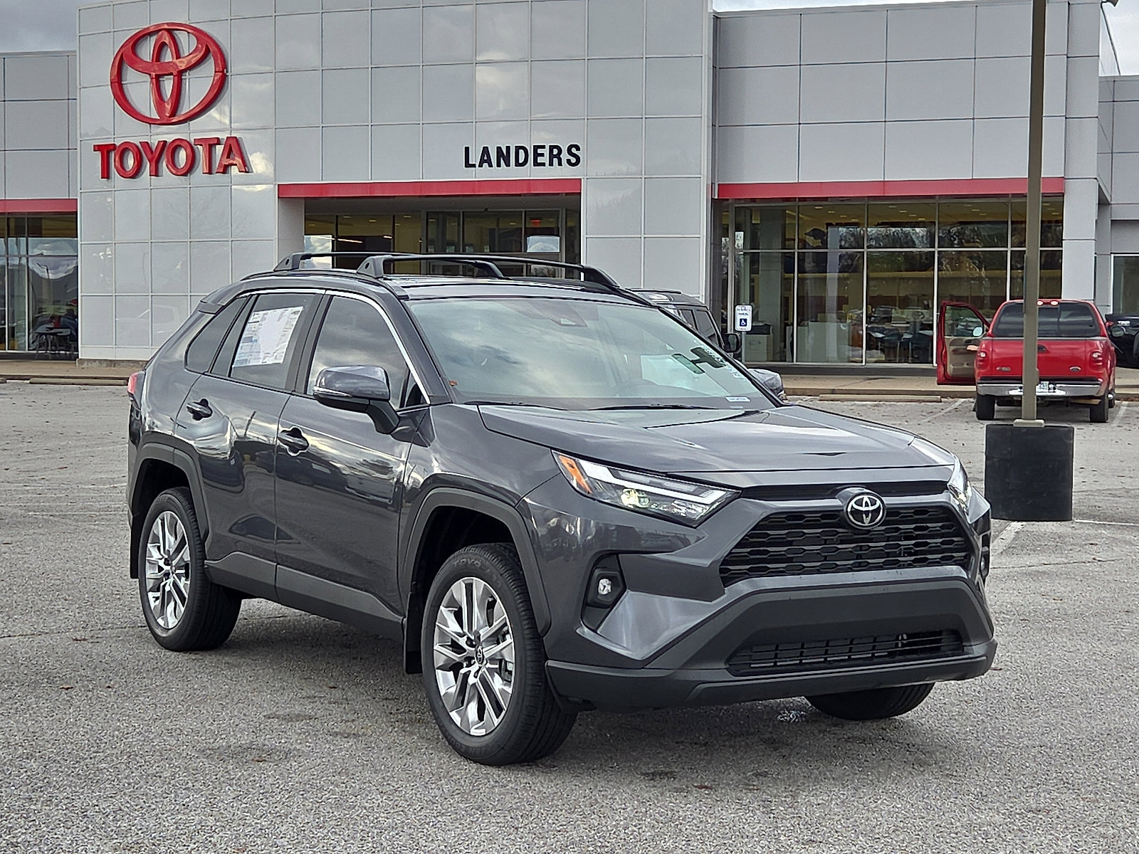 2025 Toyota RAV4 XLE Premium's photo