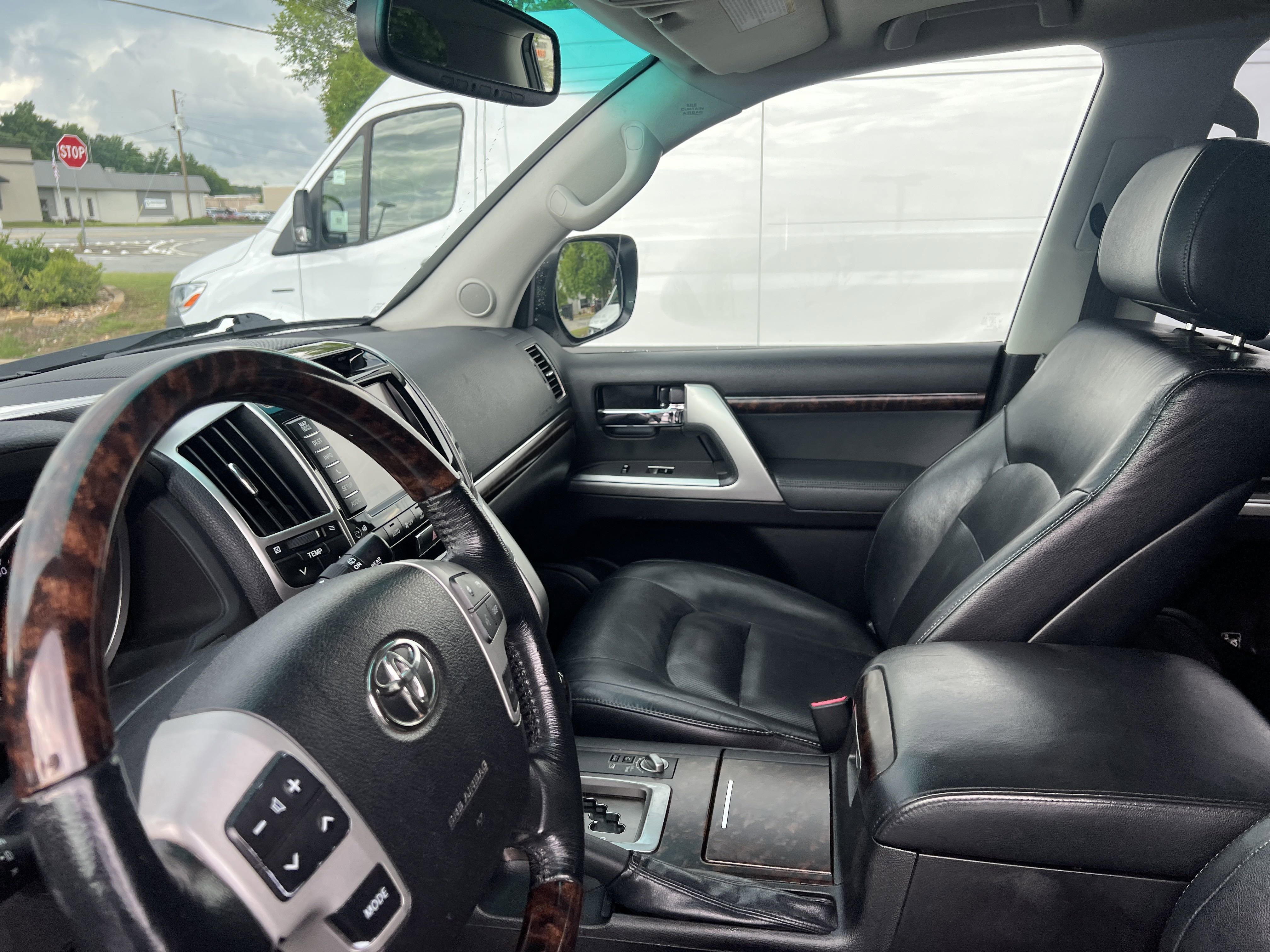 2014 Toyota Land Cruiser VX photo 4