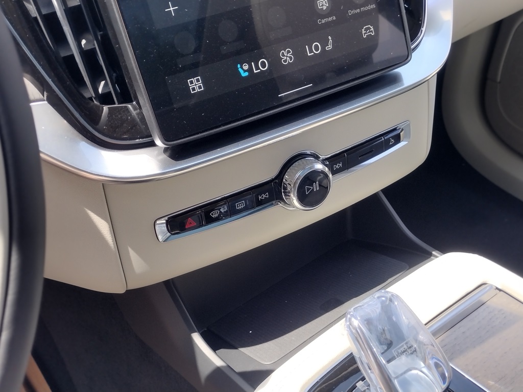 2026 VOLVO XC90 - Image 16