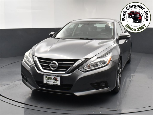 Used 2016 Nissan Altima SL with VIN 1N4AL3AP4GC144447 for sale in Burnsville, Minnesota