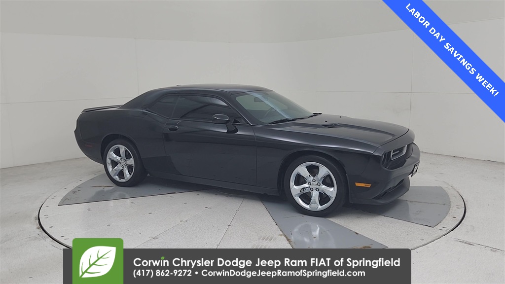 2013 Dodge Challenger SXT photo 2