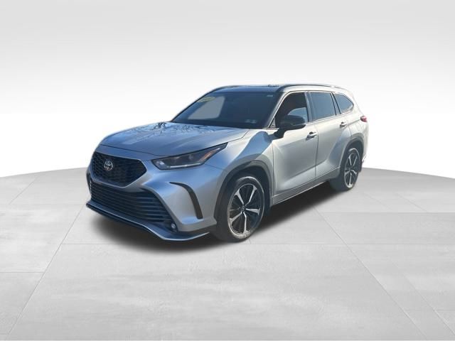 2022 Toyota Highlander XSE's photo