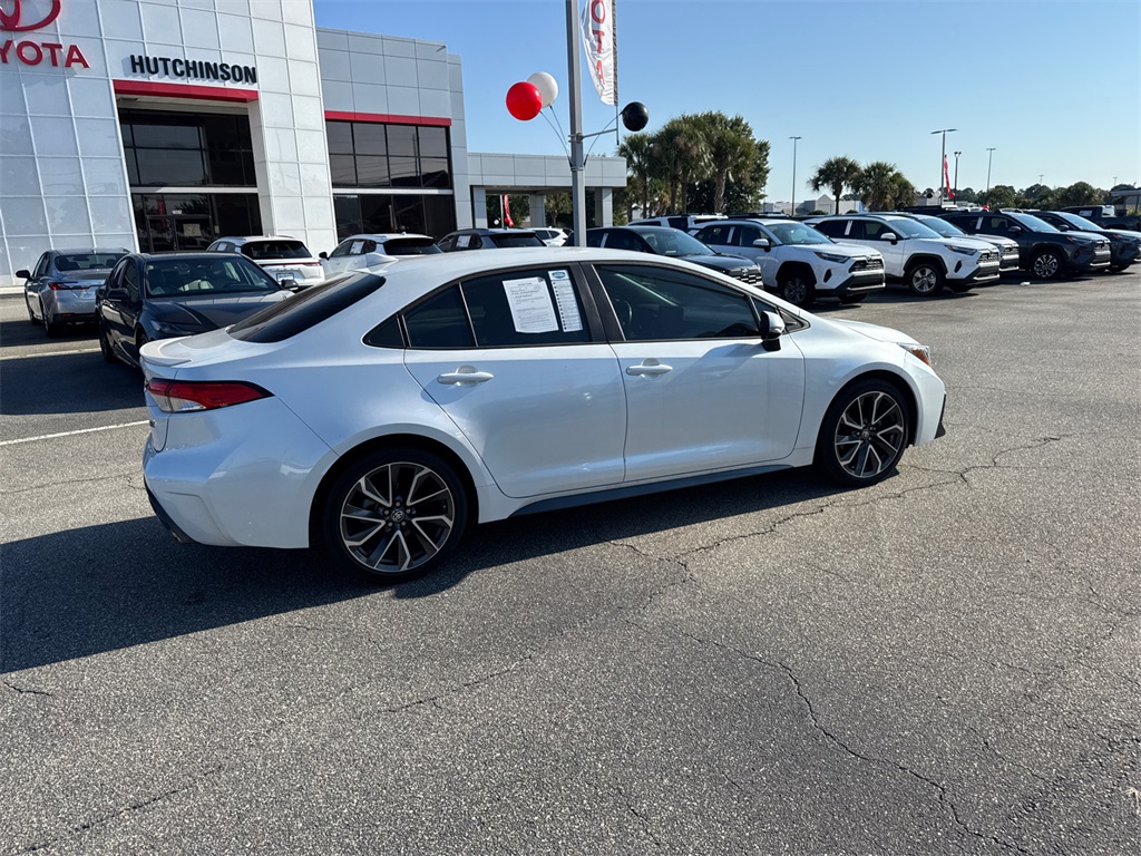 2022 Toyota Corolla SE photo 3
