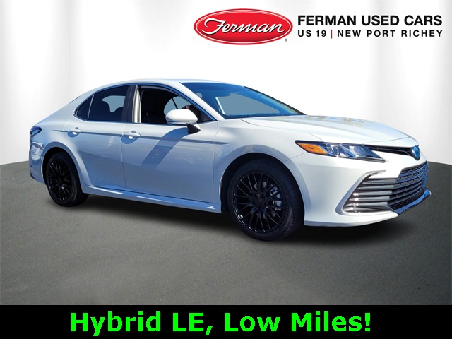 2024 Toyota Camry LE's photo