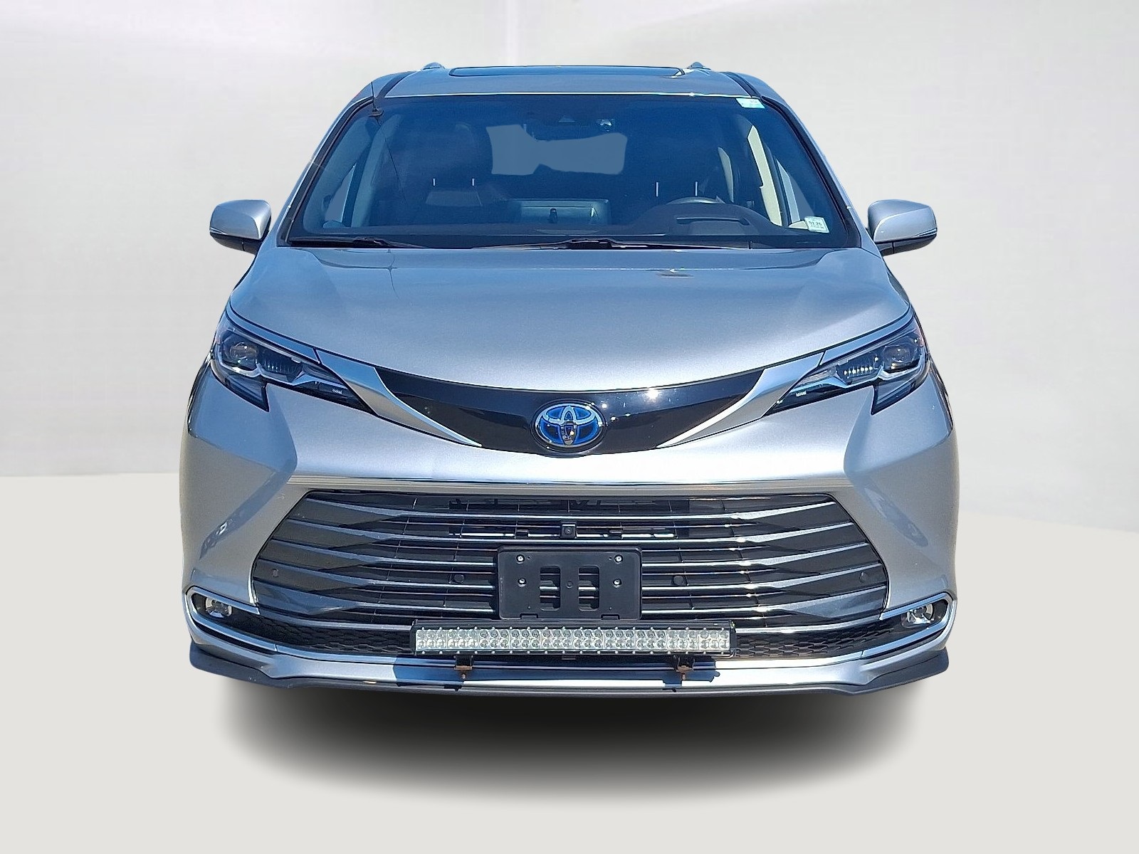 2024 Toyota Sienna Platinum photo 2