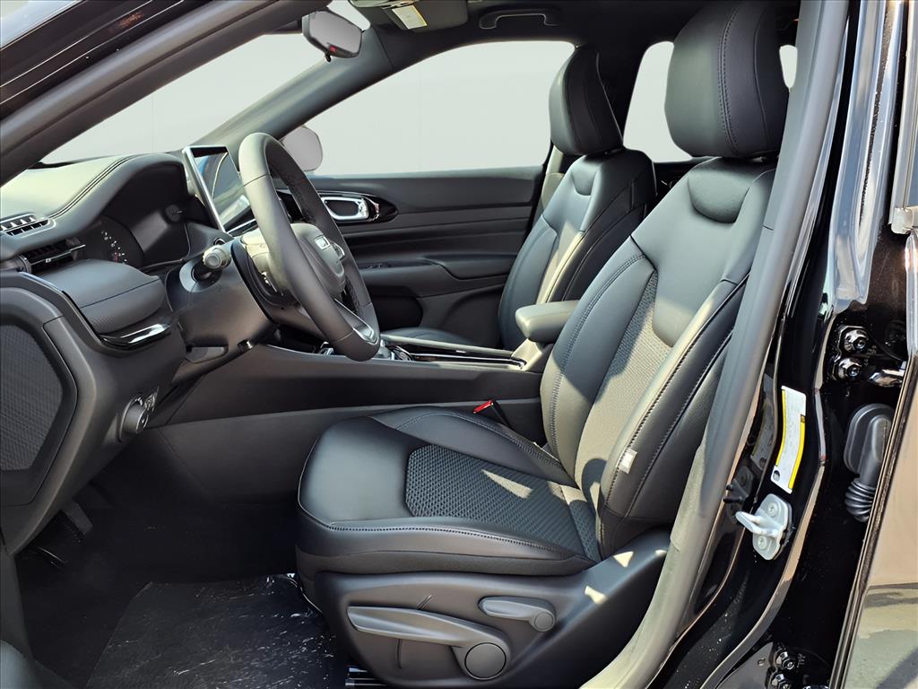 2026 Jeep Compass Latitude Altitude photo 13
