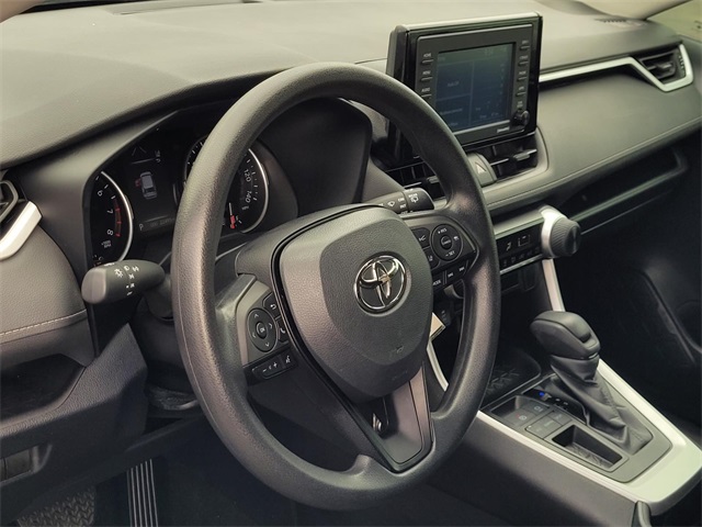 2022 Toyota RAV4 LE photo 18