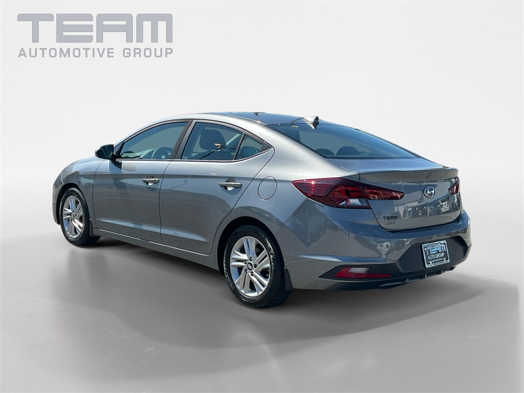 2019 Hyundai Elantra SEL photo 5