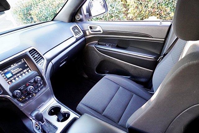 Used 2021 White Jeep Laredo E image 20