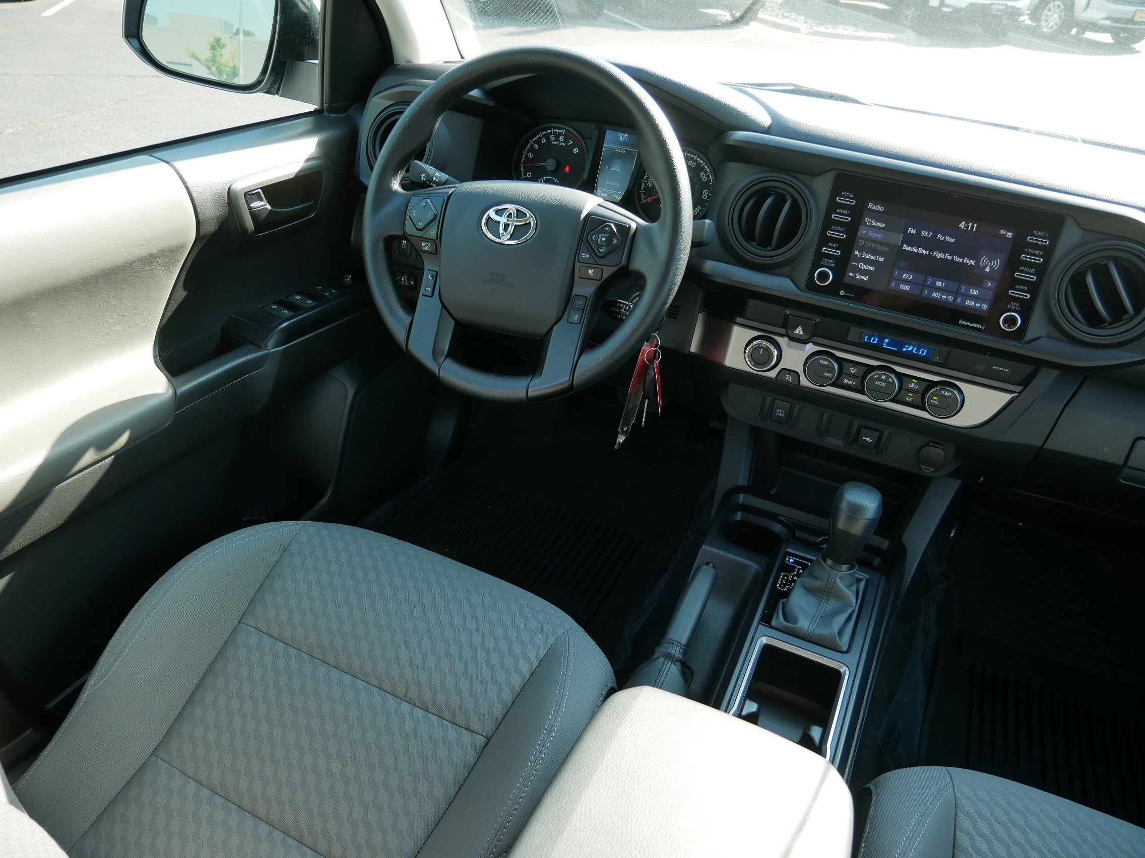2023 Toyota Tacoma 4x4 SR photo 9