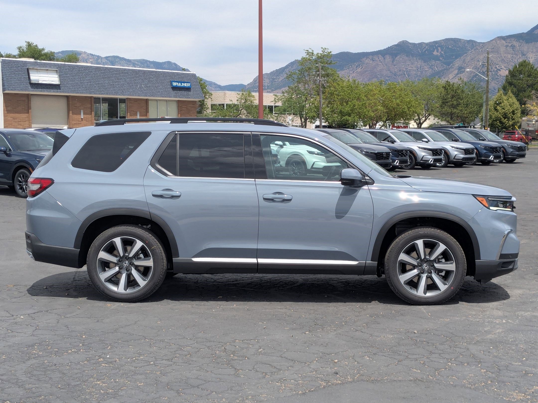 2025 Honda Pilot Elite photo 2