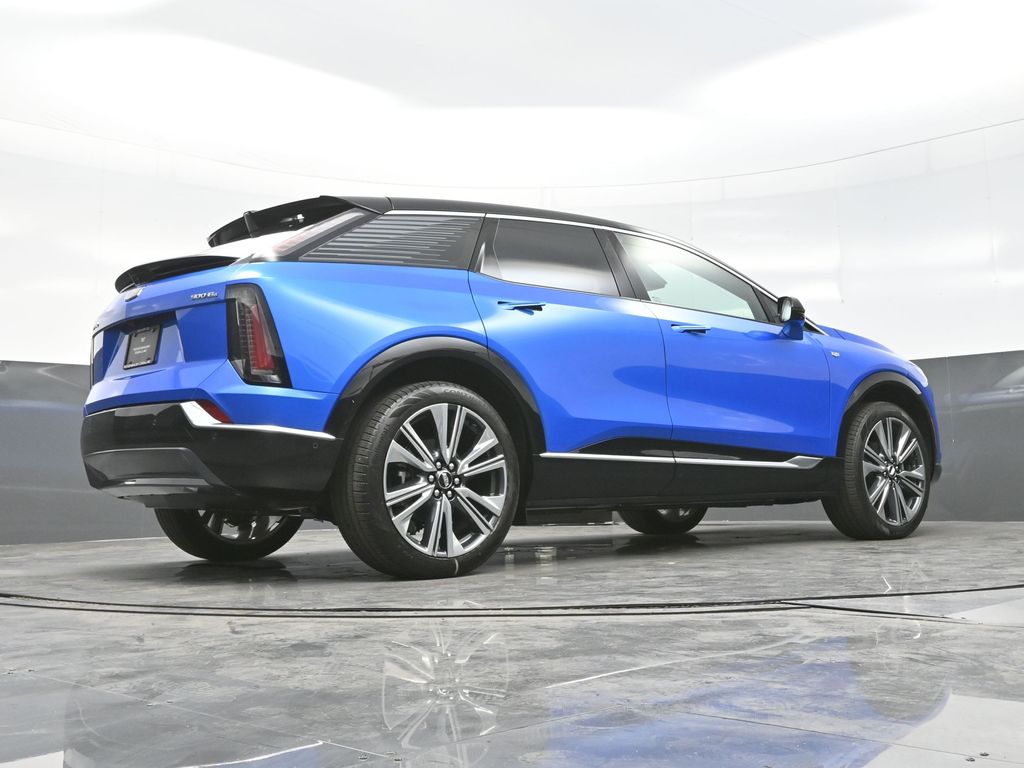 2025 Cadillac Optiq Luxury photo 13