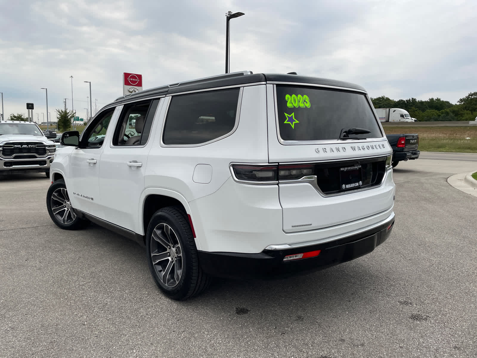 2023 Jeep Grand Wagoneer Base photo 7