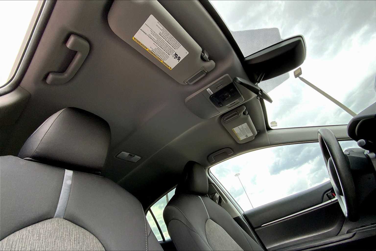 2022 Toyota Camry LE photo 12