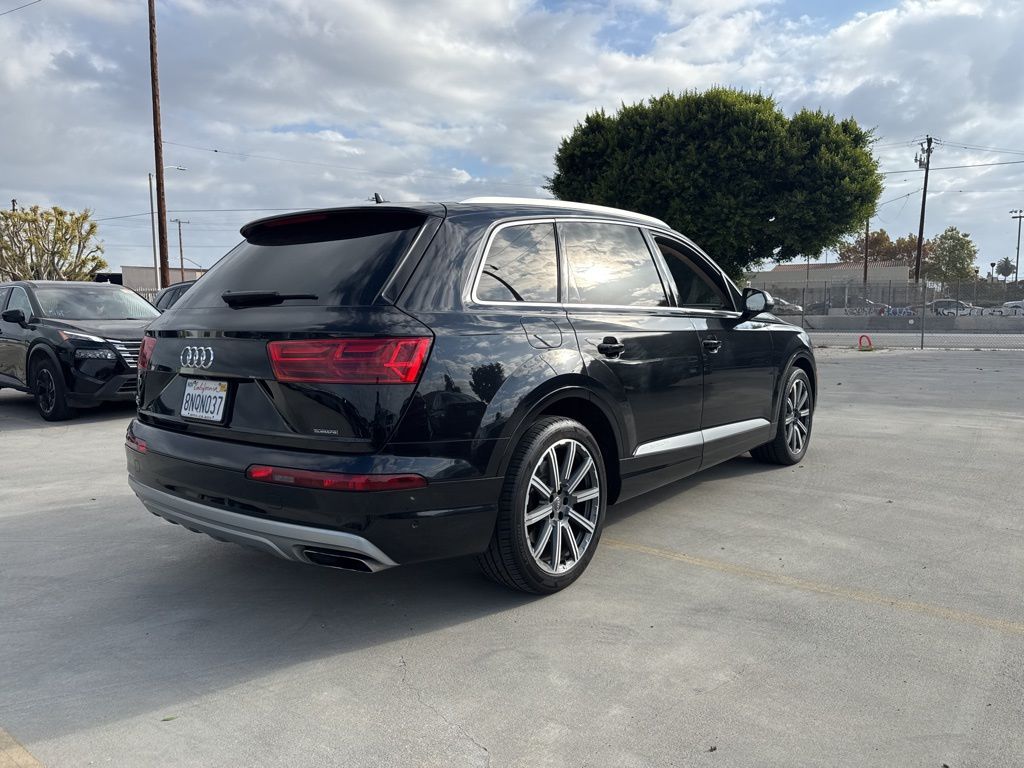2019 Audi Q7 55 Prestige photo 3