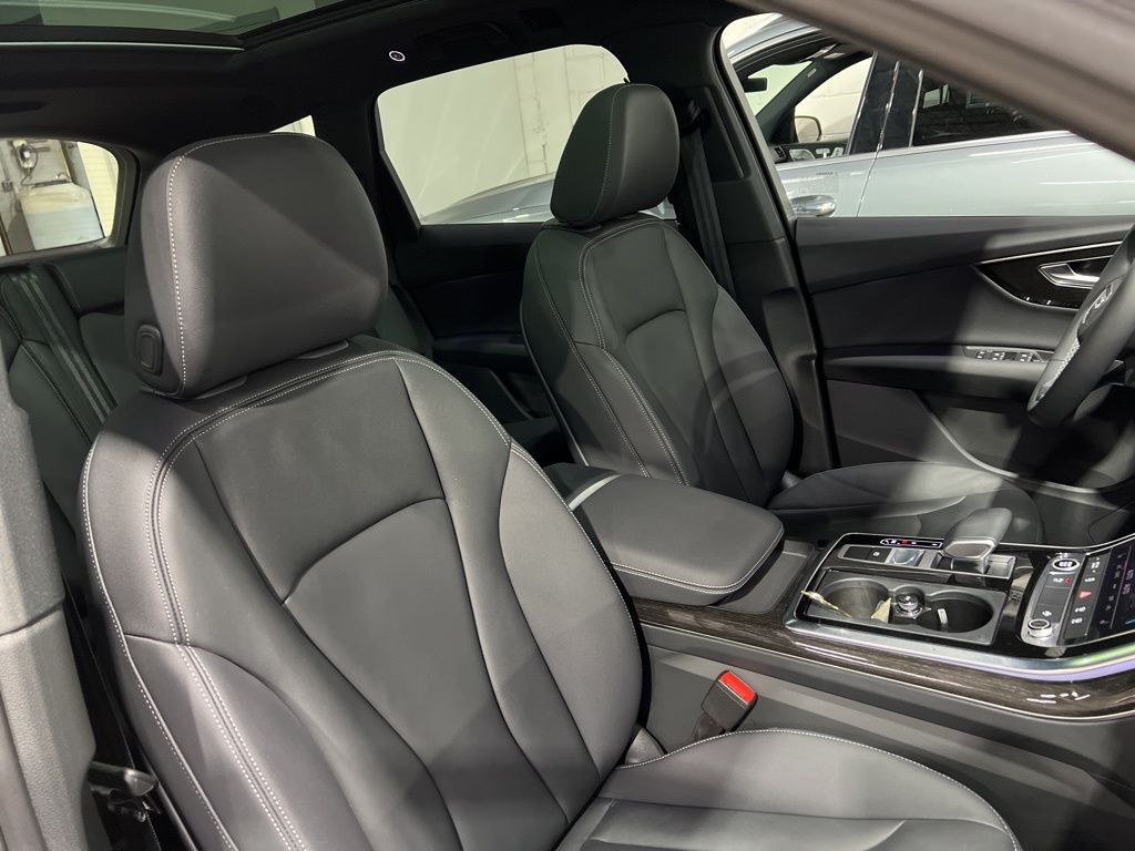 2025 Audi Q7 55 Premium photo 8