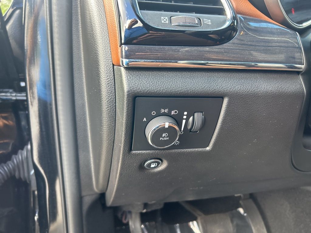 2021 Jeep Grand Cherokee Overland photo 34