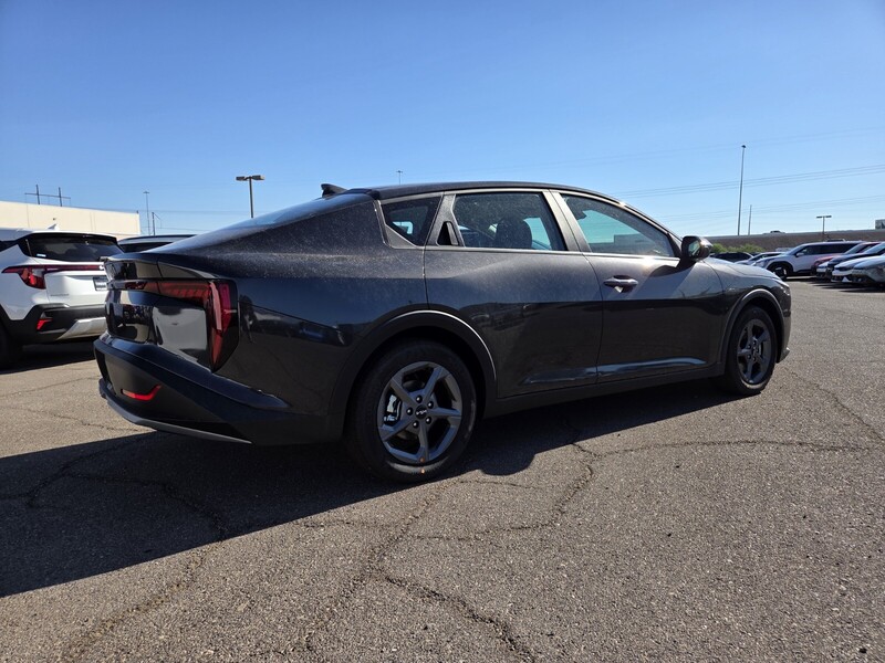 2025 Kia K4 LXS photo 2