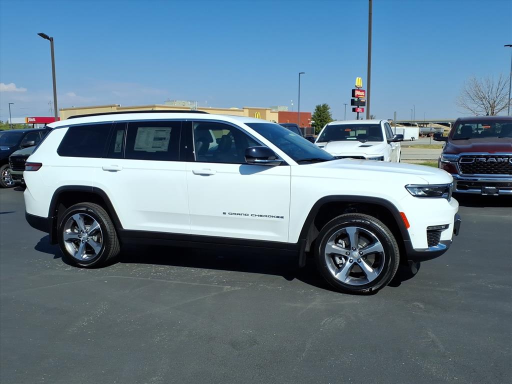 2025 Jeep Grand Cherokee Limited photo 2
