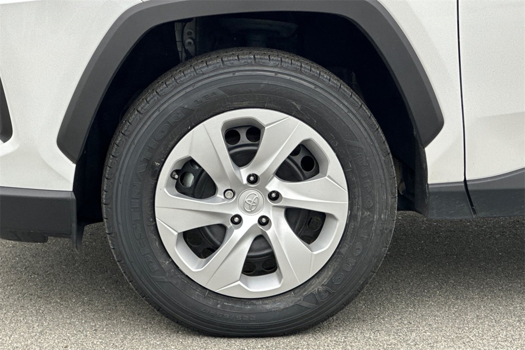 2024 Toyota RAV4 LE photo 22