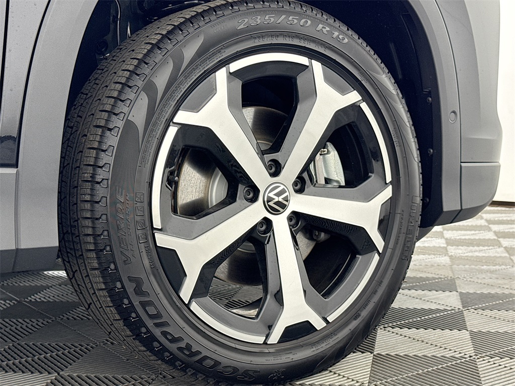 2025 Volkswagen Tiguan SE photo 21