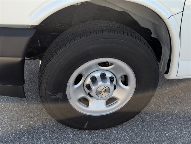 2025 Chevrolet Express Cargo 2500 photo 4