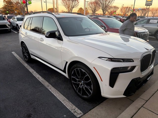 2025 BMW X7 M60i's photo