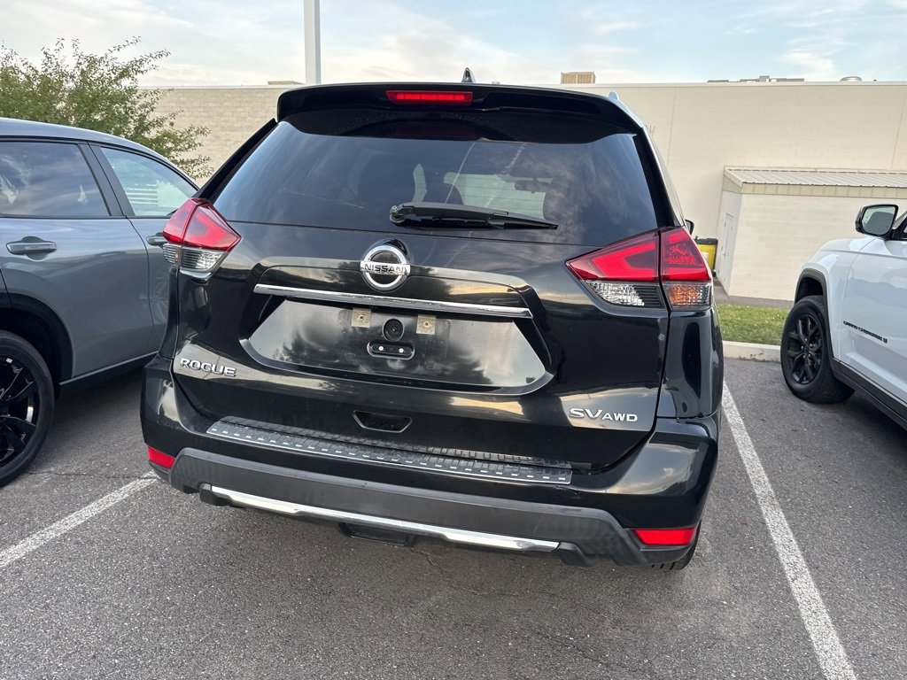 2018 Nissan Rogue SV photo 11