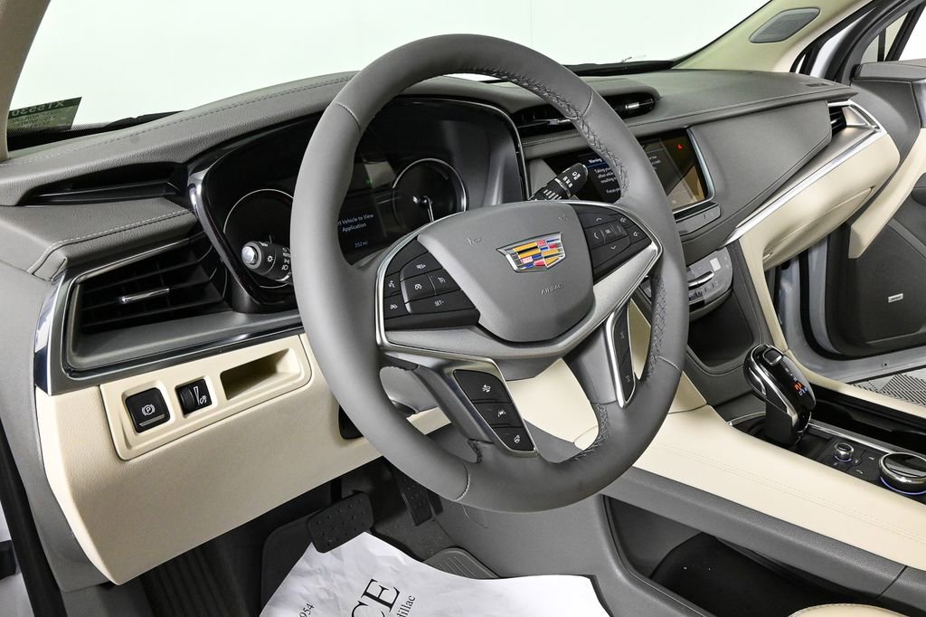 2025 Cadillac XT4 Premium Luxury photo 4