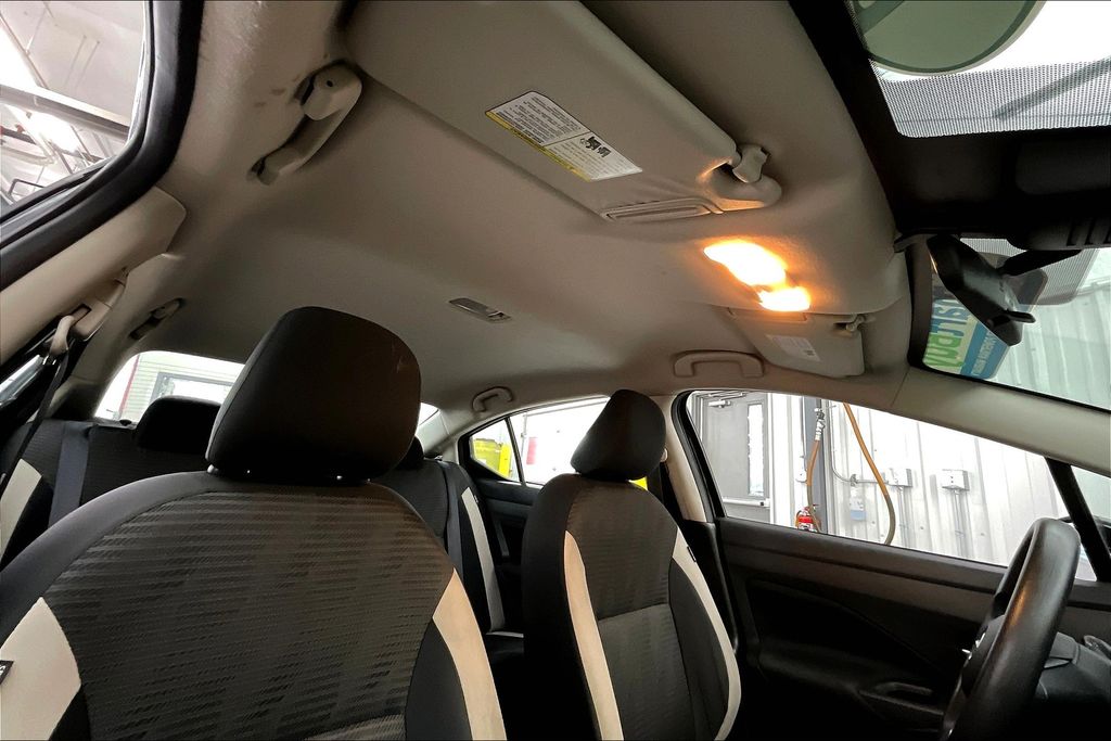 2021 Nissan Versa 1.6 SV photo 21
