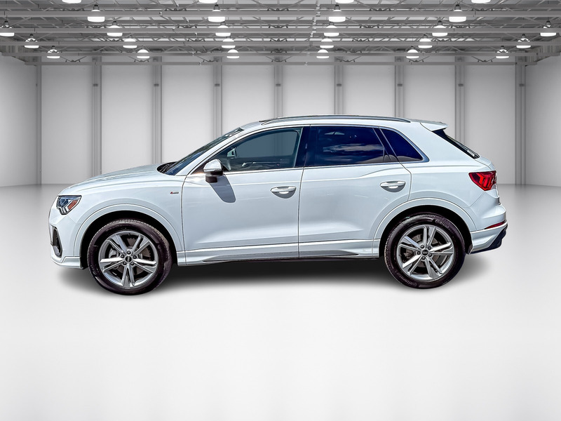 2024 Audi Q3 45 TFSI S line Premium photo 2